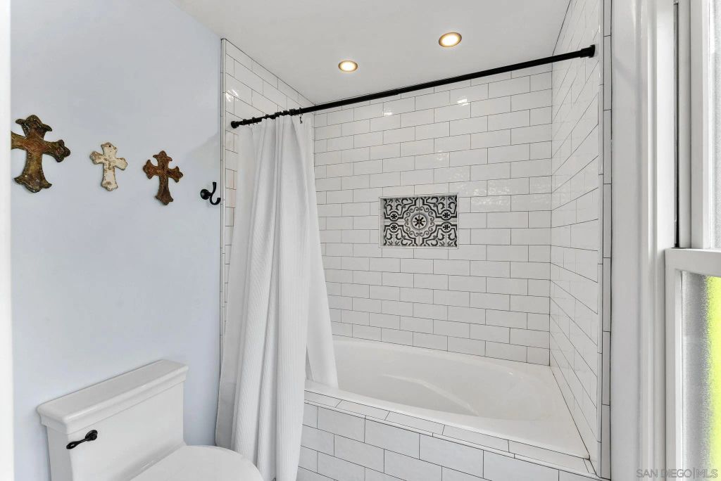 Image 39 of property listing at 4136 Palisades Road, San Diego, CA 92116