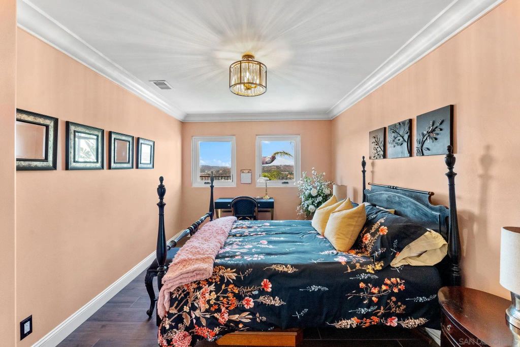 Image 40 of property listing at 4136 Palisades Road, San Diego, CA 92116