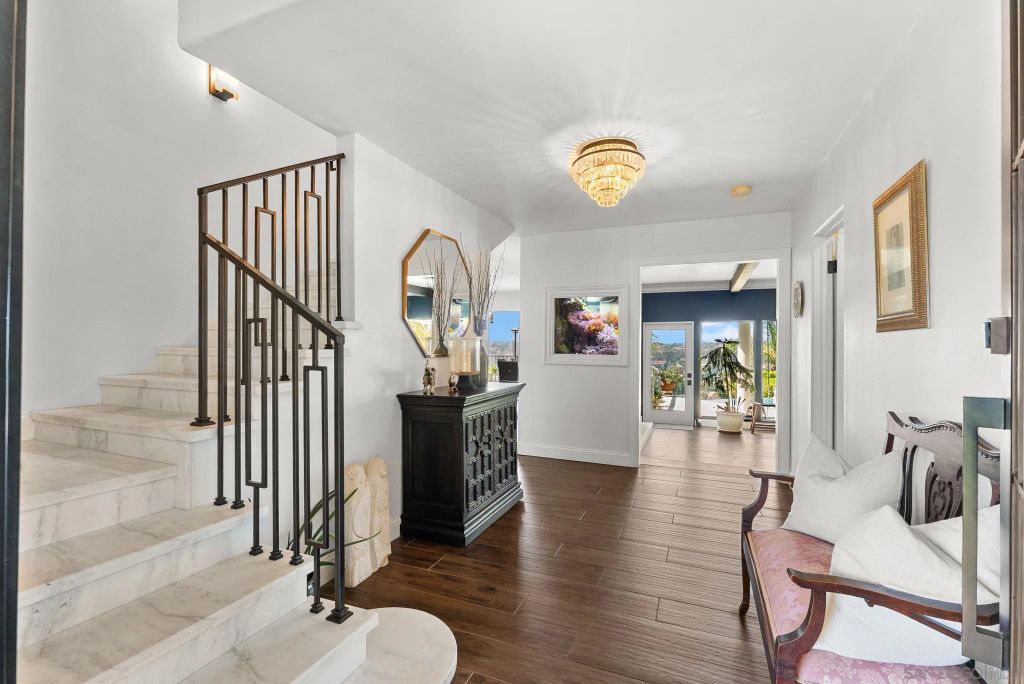 Image 5 of property listing at 4136 Palisades Road, San Diego, CA 92116