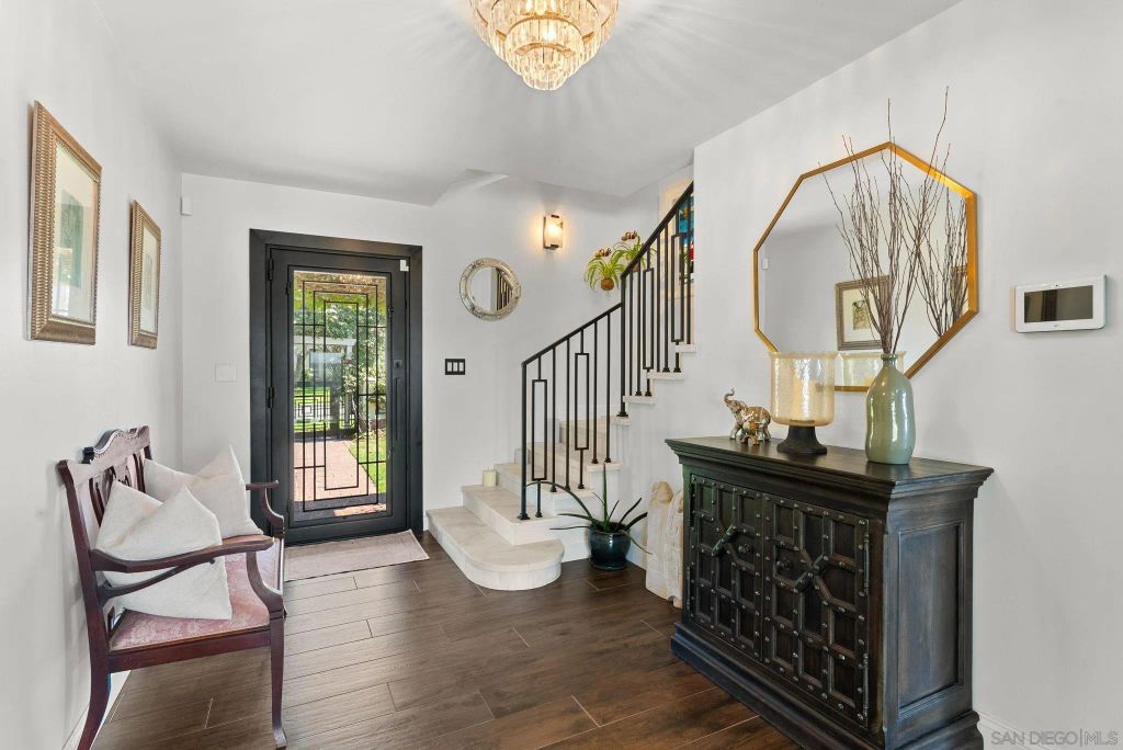 Image 6 of property listing at 4136 Palisades Road, San Diego, CA 92116