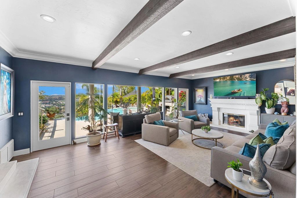 Image 7 of property listing at 4136 Palisades Road, San Diego, CA 92116
