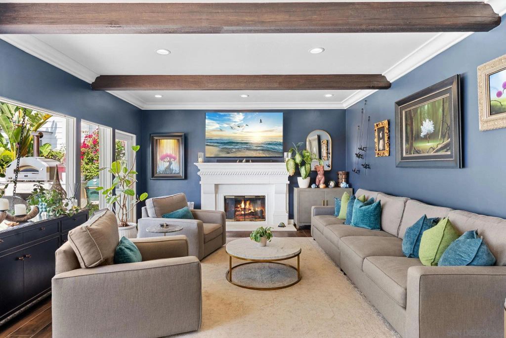 Image 8 of property listing at 4136 Palisades Road, San Diego, CA 92116