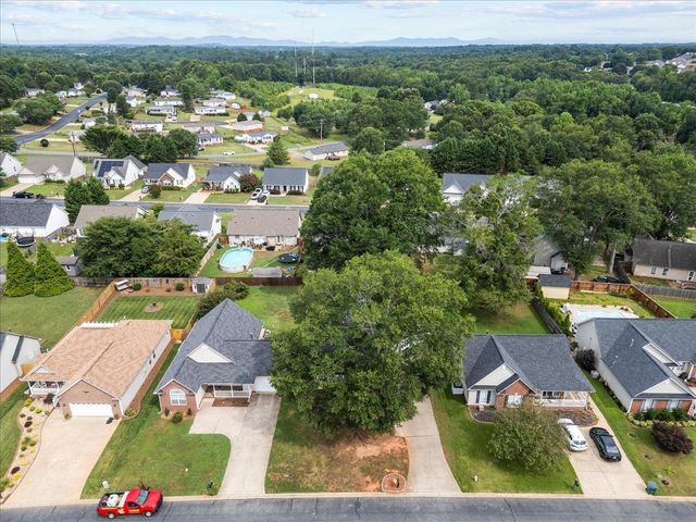 739 Running Creek Lane, Boiling Springs, SC 29316