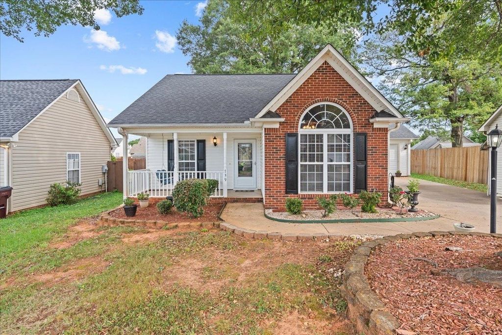 739 Running Creek Lane, Boiling Springs, SC 29316