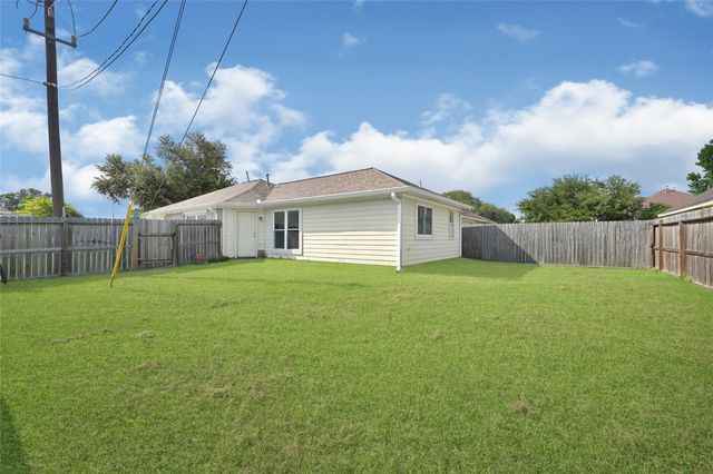 5216 Rockwood Drive, Rosenberg, TX 77471
