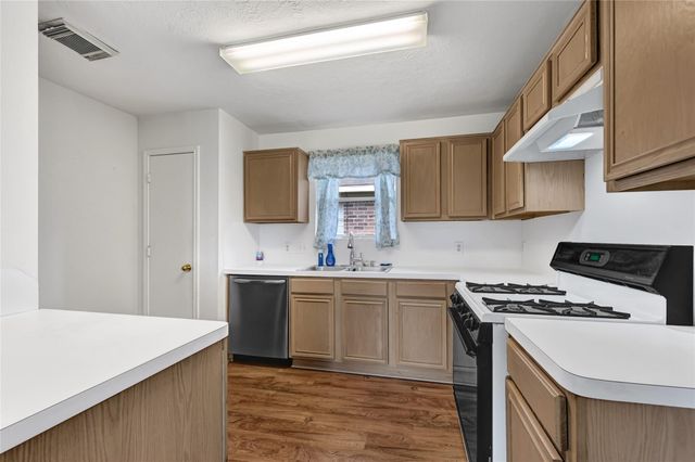 5216 Rockwood Drive, Rosenberg, TX 77471