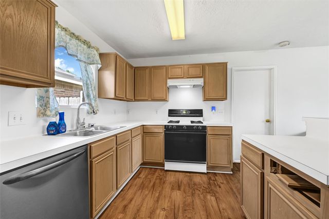 5216 Rockwood Drive, Rosenberg, TX 77471