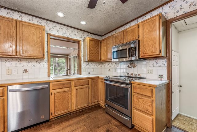 755 N Cedarwood Avenue, Fayetteville, AR 72701