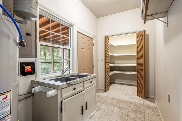 755 N Cedarwood Avenue, Fayetteville, AR 72701