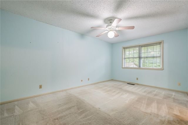755 N Cedarwood Avenue, Fayetteville, AR 72701