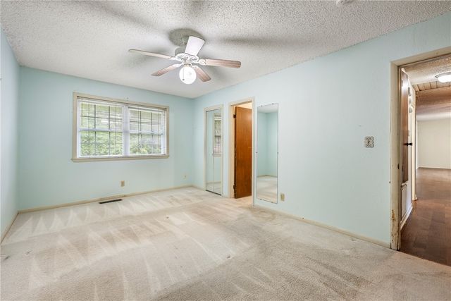 755 N Cedarwood Avenue, Fayetteville, AR 72701