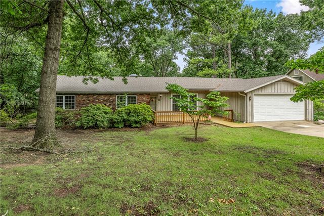755 N Cedarwood Avenue, Fayetteville, AR 72701