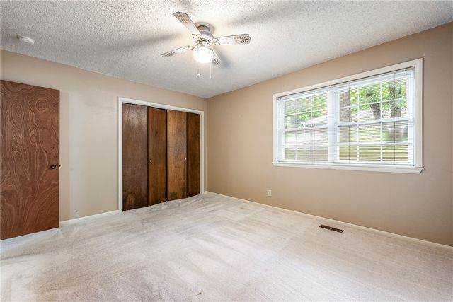 755 N Cedarwood Avenue, Fayetteville, AR 72701