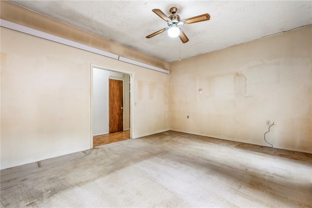 755 N Cedarwood Avenue, Fayetteville, AR 72701