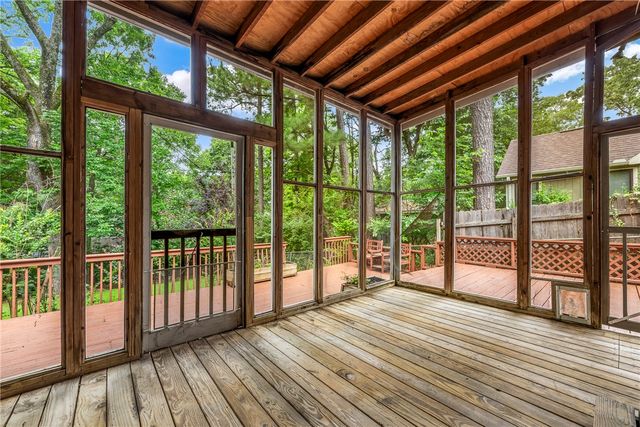 755 N Cedarwood Avenue, Fayetteville, AR 72701
