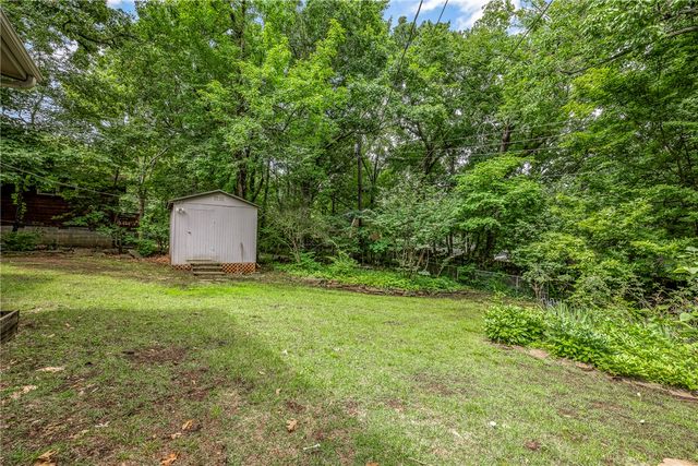 755 N Cedarwood Avenue, Fayetteville, AR 72701