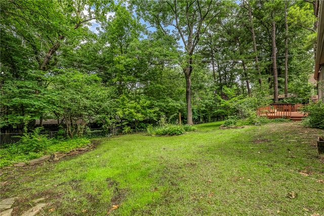 755 N Cedarwood Avenue, Fayetteville, AR 72701