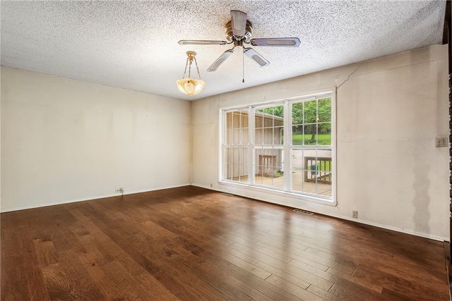 755 N Cedarwood Avenue, Fayetteville, AR 72701