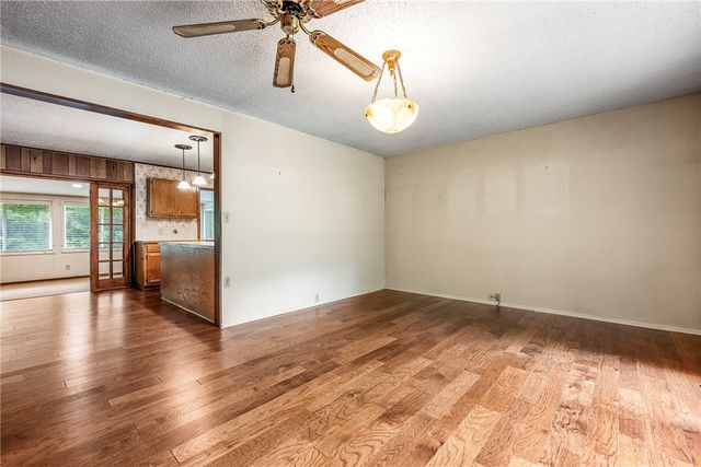755 N Cedarwood Avenue, Fayetteville, AR 72701