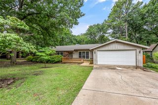 755 N Cedarwood Avenue, Fayetteville, AR 72701