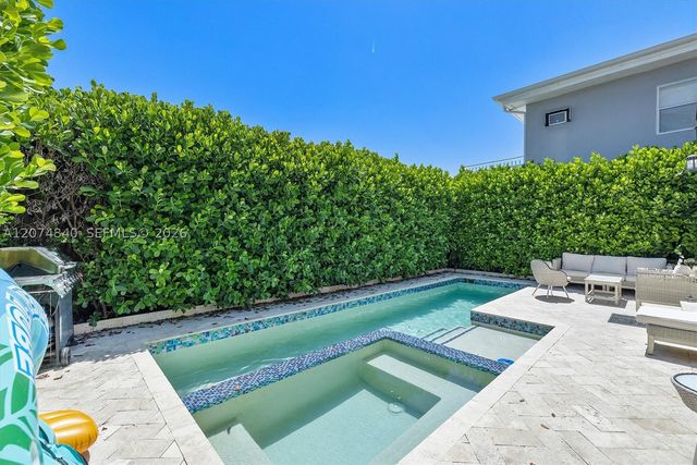 312 Fillmore St, Hollywood, FL 33019