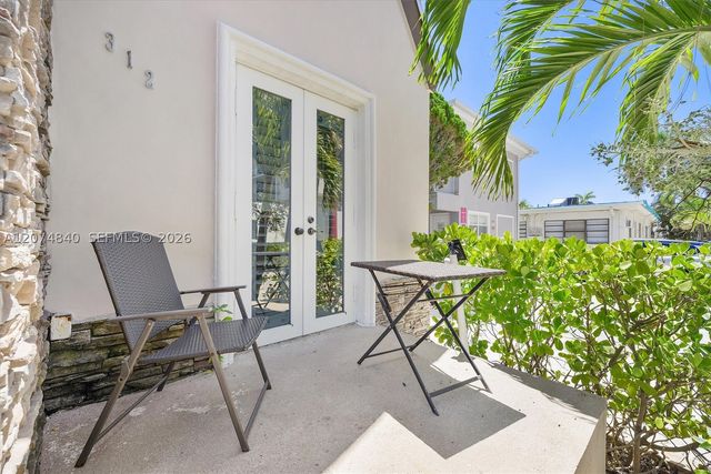 312 Fillmore St, Hollywood, FL 33019
