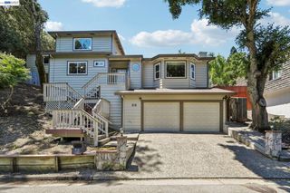 26 Oak Rd, Orinda, CA 94563