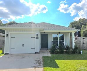 8447 Calvert St, Pensacola, FL 32514