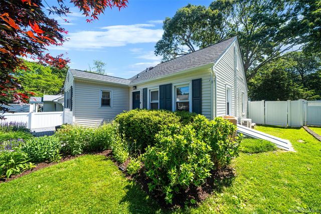 7 Spruce Drive, East Northport, NY 11731