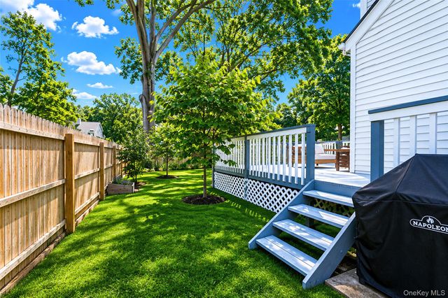 7 Spruce Drive, East Northport, NY 11731