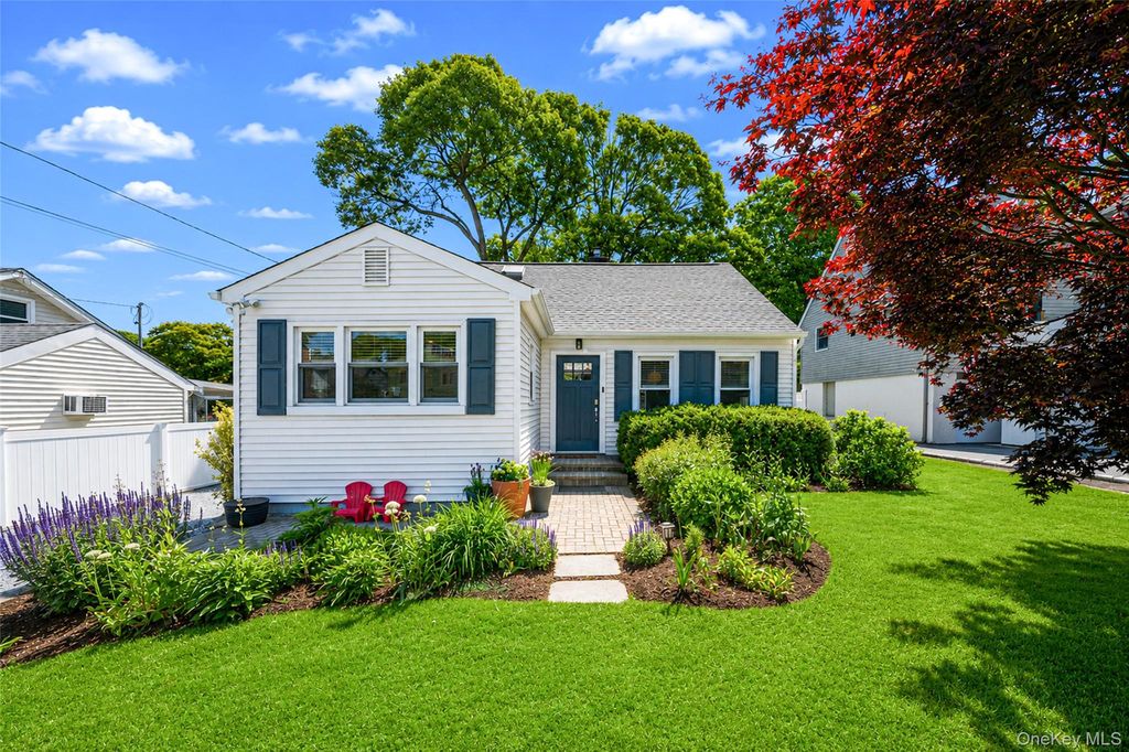 7 Spruce Drive, East Northport, NY 11731