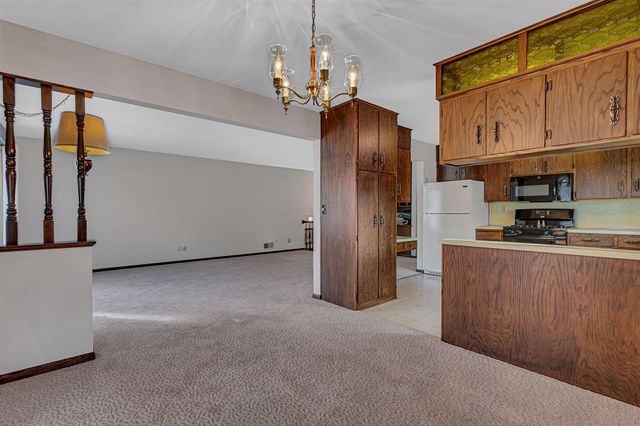 726 Hassan Street SE, Hutchinson, MN 55350