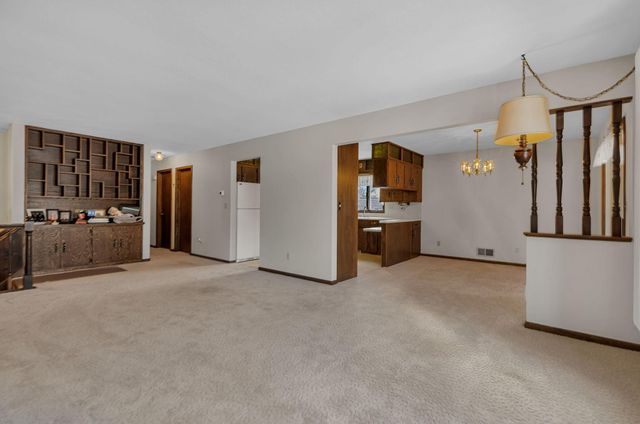 726 Hassan Street SE, Hutchinson, MN 55350