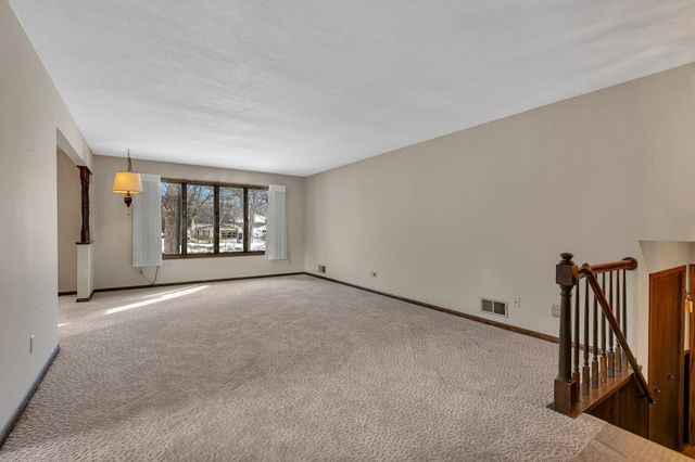 726 Hassan Street SE, Hutchinson, MN 55350