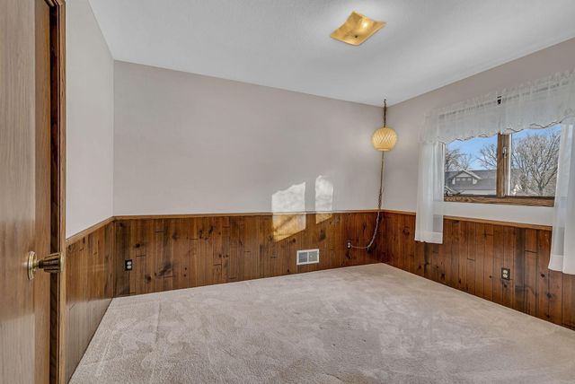 726 Hassan Street SE, Hutchinson, MN 55350