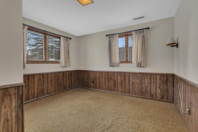 726 Hassan Street SE, Hutchinson, MN 55350