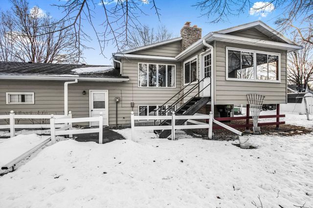 726 Hassan Street SE, Hutchinson, MN 55350