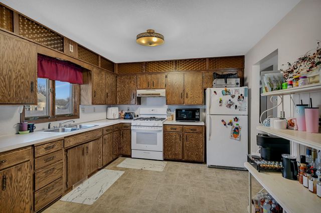 726 Hassan Street SE, Hutchinson, MN 55350