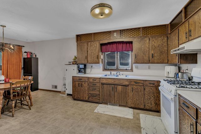 726 Hassan Street SE, Hutchinson, MN 55350