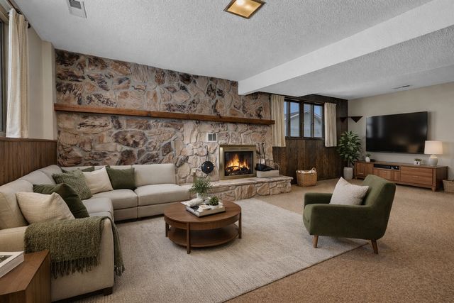 726 Hassan Street SE, Hutchinson, MN 55350