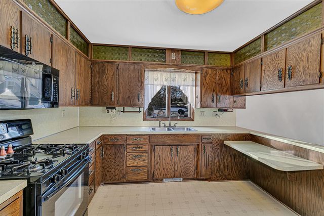 726 Hassan Street SE, Hutchinson, MN 55350