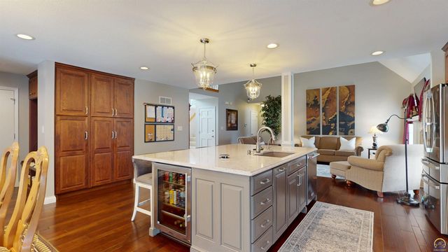 4111 SW Stone AVE, Topeka, KS 66610