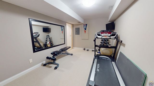 4111 SW Stone AVE, Topeka, KS 66610