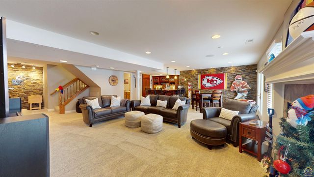 4111 SW Stone AVE, Topeka, KS 66610