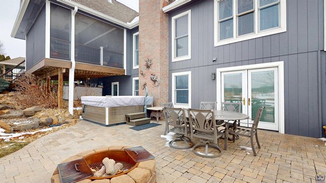 4111 SW Stone AVE, Topeka, KS 66610