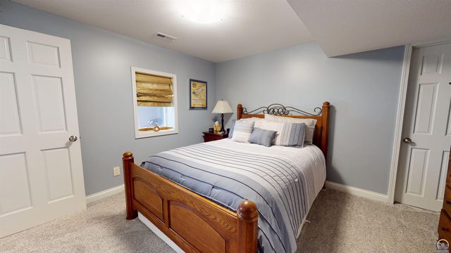 4111 SW Stone AVE, Topeka, KS 66610