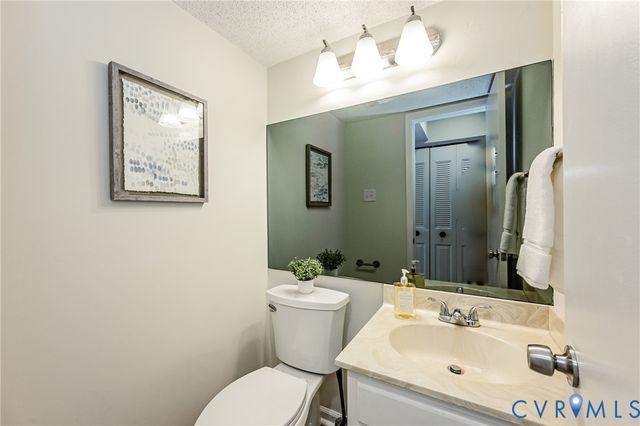 1504 Heritage Hill Dr, Henrico, VA 23238