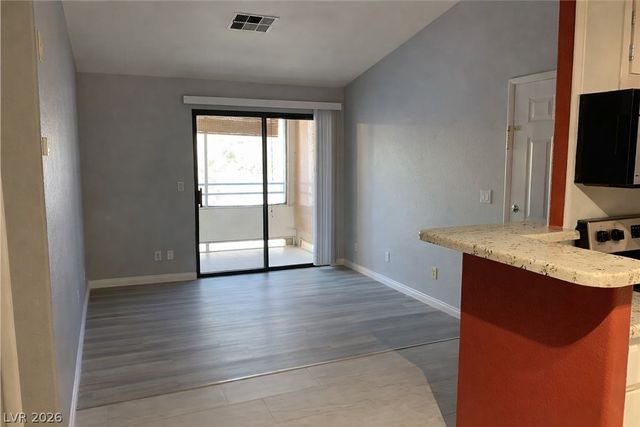 5211 Lindell Road 208, Las Vegas, NV 89118