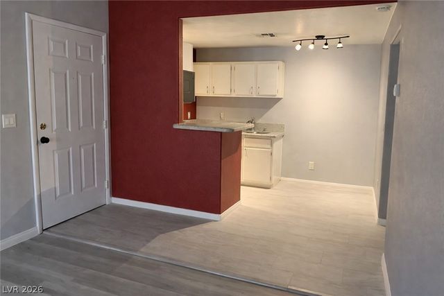 5211 Lindell Road 208, Las Vegas, NV 89118