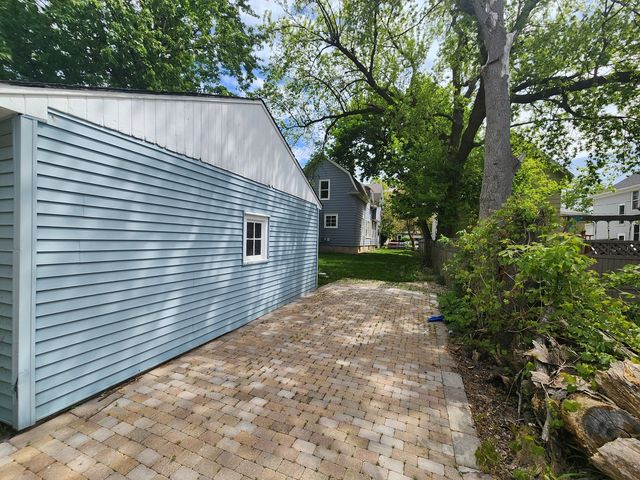 824 Hickory Street, Waukegan, IL 60085